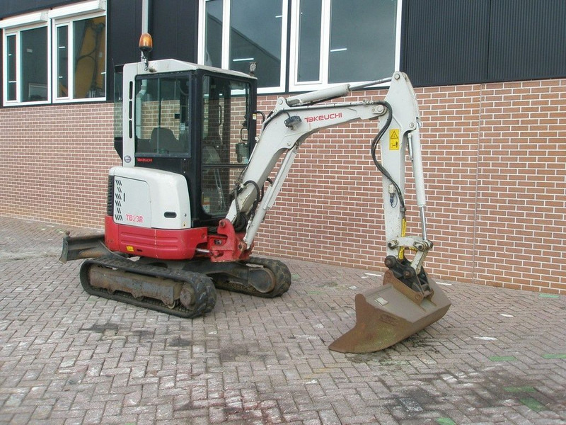 Takeuchi TB23R - Мини-экскаватор: фото 3 Takeuchi TB23R - Мини-экскаватор: фото 3