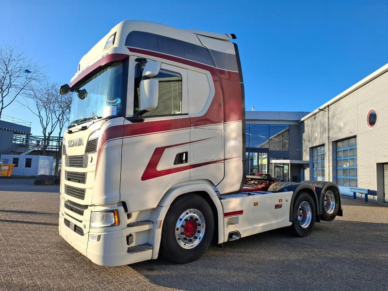 Scania NGS S650 V8 / BOOGIE / RETARDER / 633398KM / 9 TON FRONT AXLE / FULL-AIR / INLINER / LEATHER / ALCOA / NAVI / FRIDGE / EURO-6 / - Тягач: фото 1 Scania NGS S650 V8 / BOOGIE / RETARDER / 633398KM / 9 TON FRONT AXLE / FULL-AIR / INLINER / LEATHER / ALCOA / NAVI / FRIDGE / EURO-6 / - Тягач: фото 1