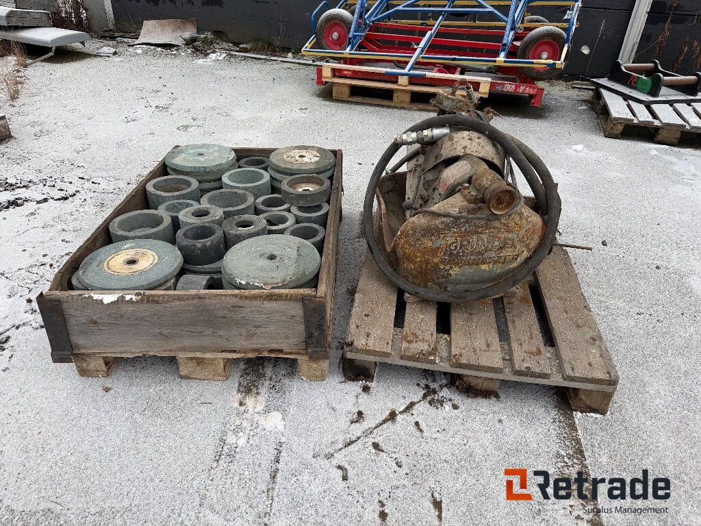 2 Slipmaskiner för mejselstål till bergborrmaskin - Строительное оборудование: фото 1 2 Slipmaskiner för mejselstål till bergborrmaskin - Строительное оборудование: фото 1