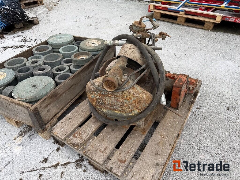 2 Slipmaskiner för mejselstål till bergborrmaskin - Строительное оборудование: фото 2 2 Slipmaskiner för mejselstål till bergborrmaskin - Строительное оборудование: фото 2