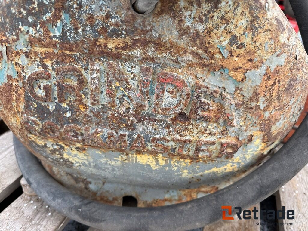 2 Slipmaskiner för mejselstål till bergborrmaskin - Строительное оборудование: фото 3 2 Slipmaskiner för mejselstål till bergborrmaskin - Строительное оборудование: фото 3