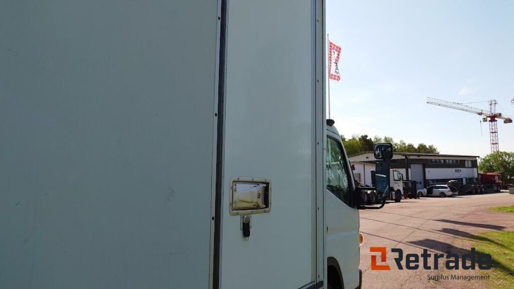 Грузовик с закрытым кузовом Mitsubishi Fuso (Canter) 2013: фото 45