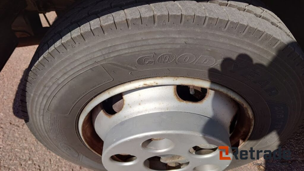 Грузовик с закрытым кузовом Mitsubishi Fuso (Canter) 2013: фото 18