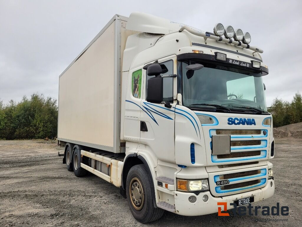 Skåpbil SCANIA R480LB6X2MNB - Грузовик с закрытым кузовом: фото 2 Skåpbil SCANIA R480LB6X2MNB - Грузовик с закрытым кузовом: фото 2
