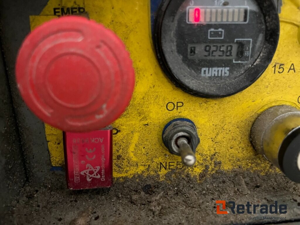 UpRight TM12 - 6meters lift - Строительная техника: фото 5 UpRight TM12 - 6meters lift - Строительная техника: фото 5