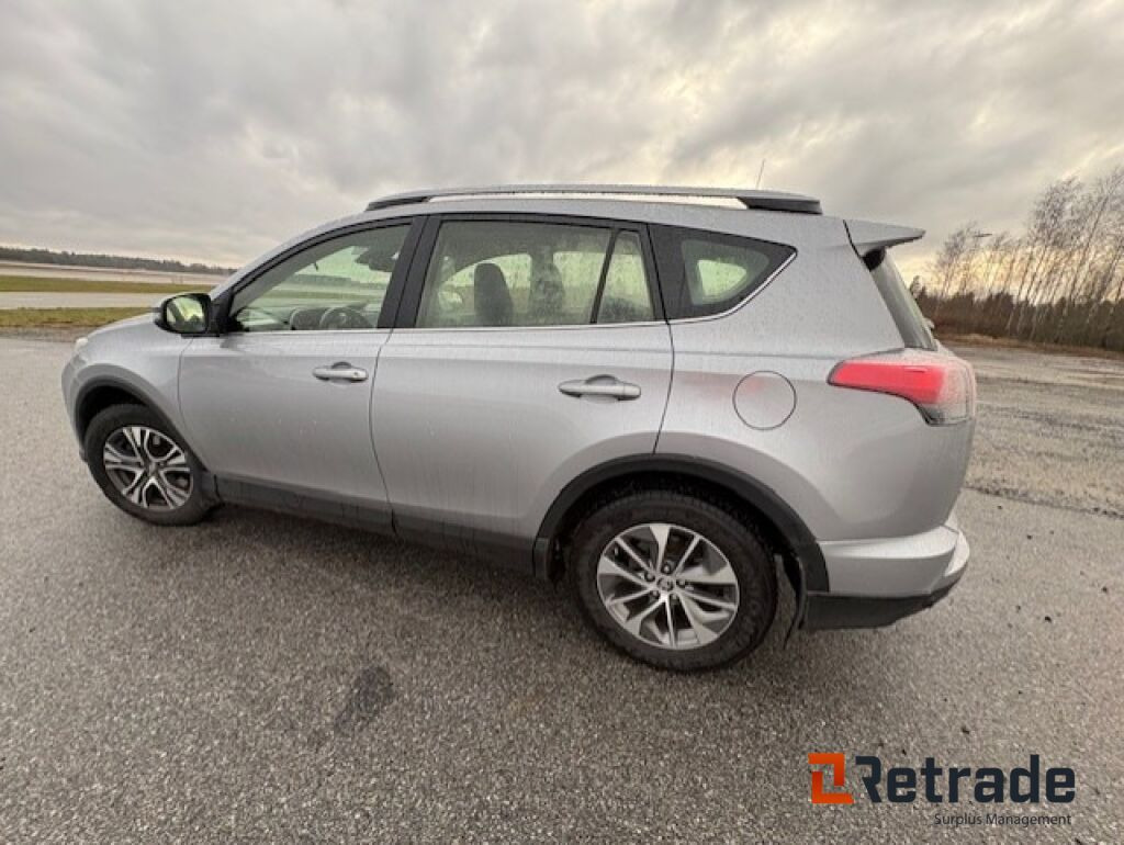 Toyota RAV4 - Легковой автомобиль: фото 5 Toyota RAV4 - Легковой автомобиль: фото 5