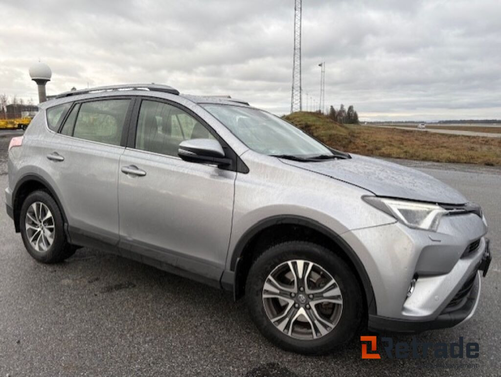 Toyota RAV4 - Легковой автомобиль: фото 2 Toyota RAV4 - Легковой автомобиль: фото 2