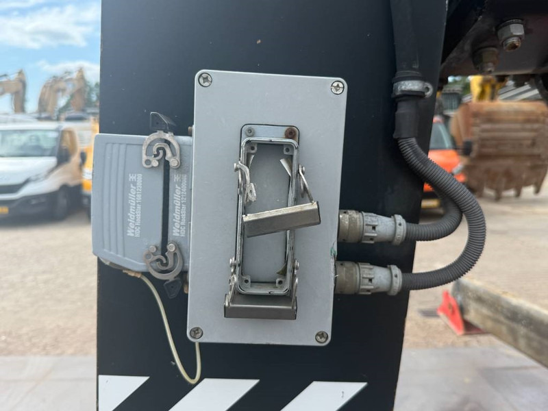 Телескопический погрузчик Manitou MRT 2150 Plus Privilege - 4x4x4 / Crab Mode: фото 15