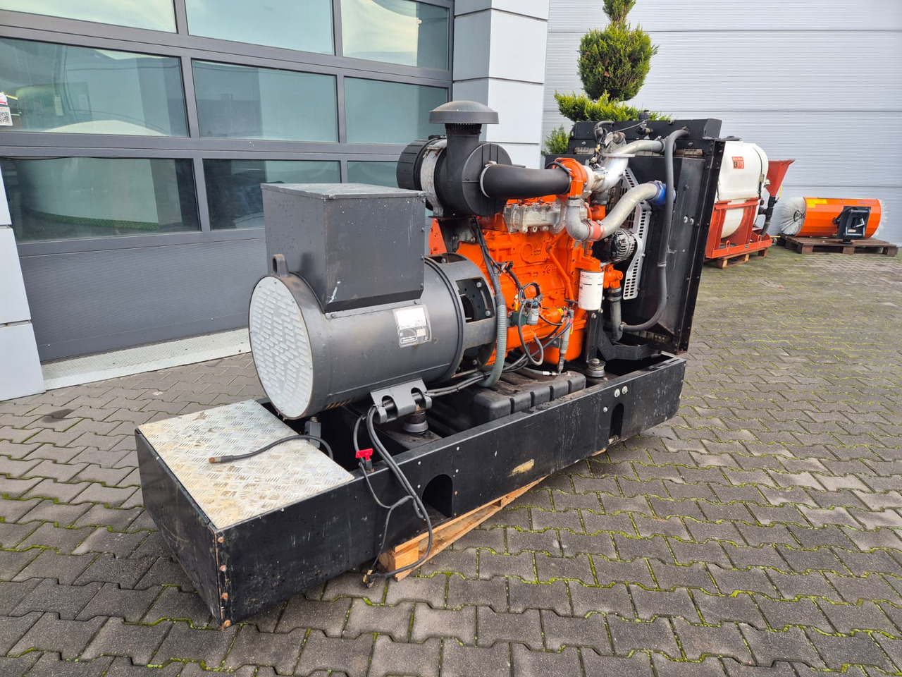 MECALAC ECP34 2S4 - Iveco Engine,126kVA,New oils, filters, Mecc Alte ECP34 2S4 - Iveco Engine,126kVA,New oils, filters, Like New - Электрогенератор: фото 4 MECALAC ECP34 2S4 - Iveco Engine,126kVA,New oils, filters, Mecc Alte ECP34 2S4 - Iveco Engine,126kVA,New oils, filters, Like New - Электрогенератор: фото 4