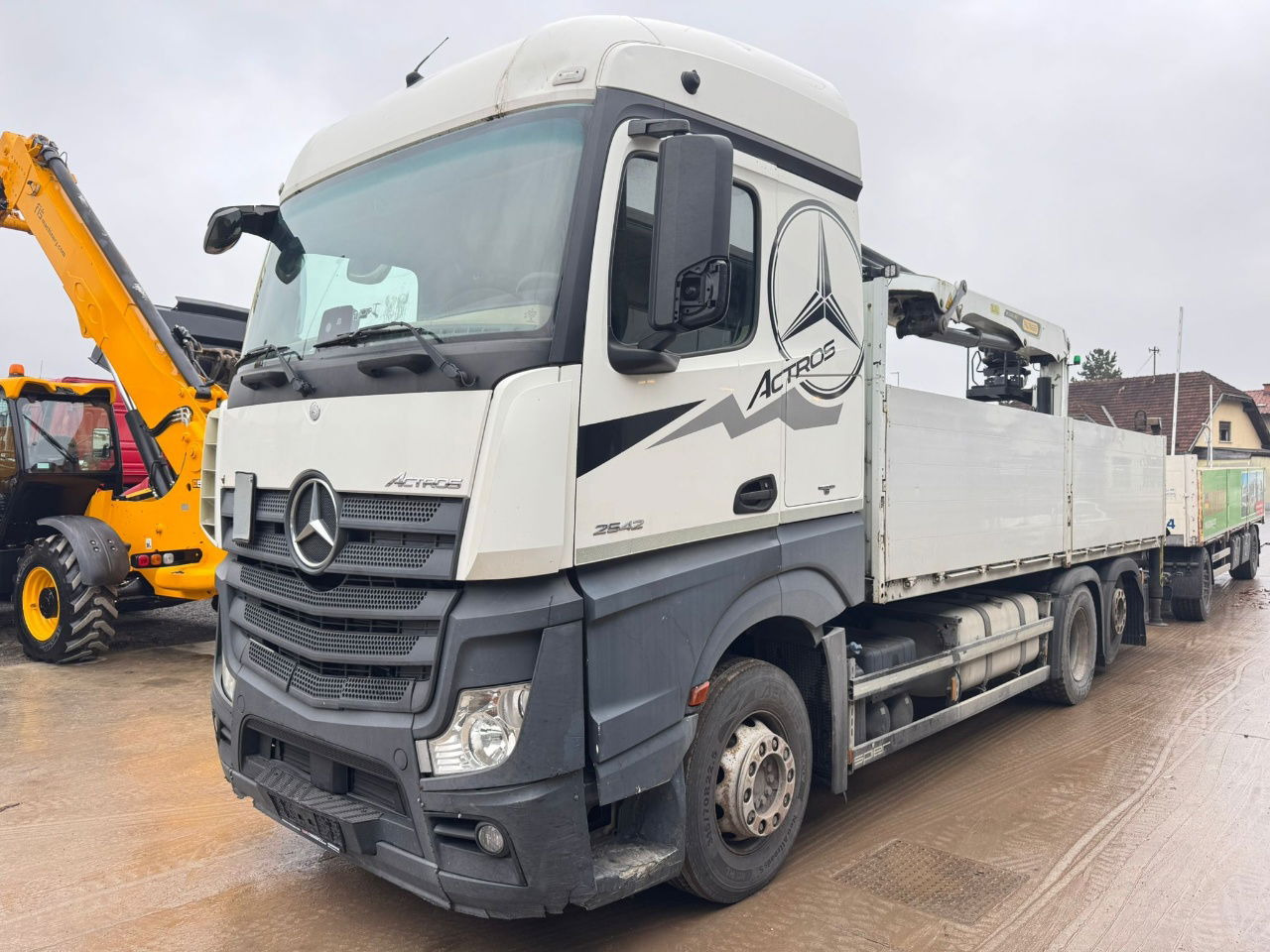 Mercedes-Benz Actros 2542 6X2 stake body - Crane PK 22.001L - lifting axle - Грузовик бортовой/ Платформа, Автоманипулятор: фото 1 Mercedes-Benz Actros 2542 6X2 stake body - Crane PK 22.001L - lifting axle - Грузовик бортовой/ Платформа, Автоманипулятор: фото 1