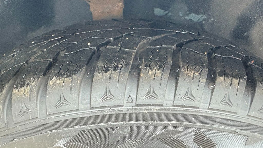 Toyota Carina 1.6 - Petrol - 5 Doors - Легковой автомобиль: фото 5 Toyota Carina 1.6 - Petrol - 5 Doors - Легковой автомобиль: фото 5