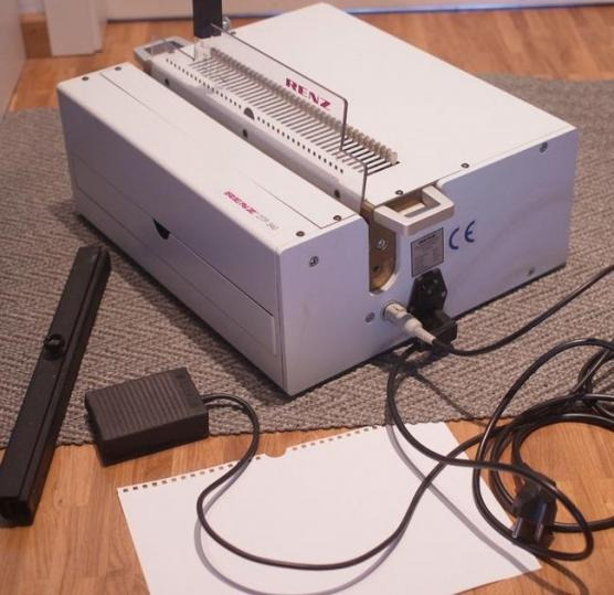 Renz DTP-340 Electric Calendar Punching Machine - Печатное оборудование: фото 1 Renz DTP-340 Electric Calendar Punching Machine - Печатное оборудование: фото 1