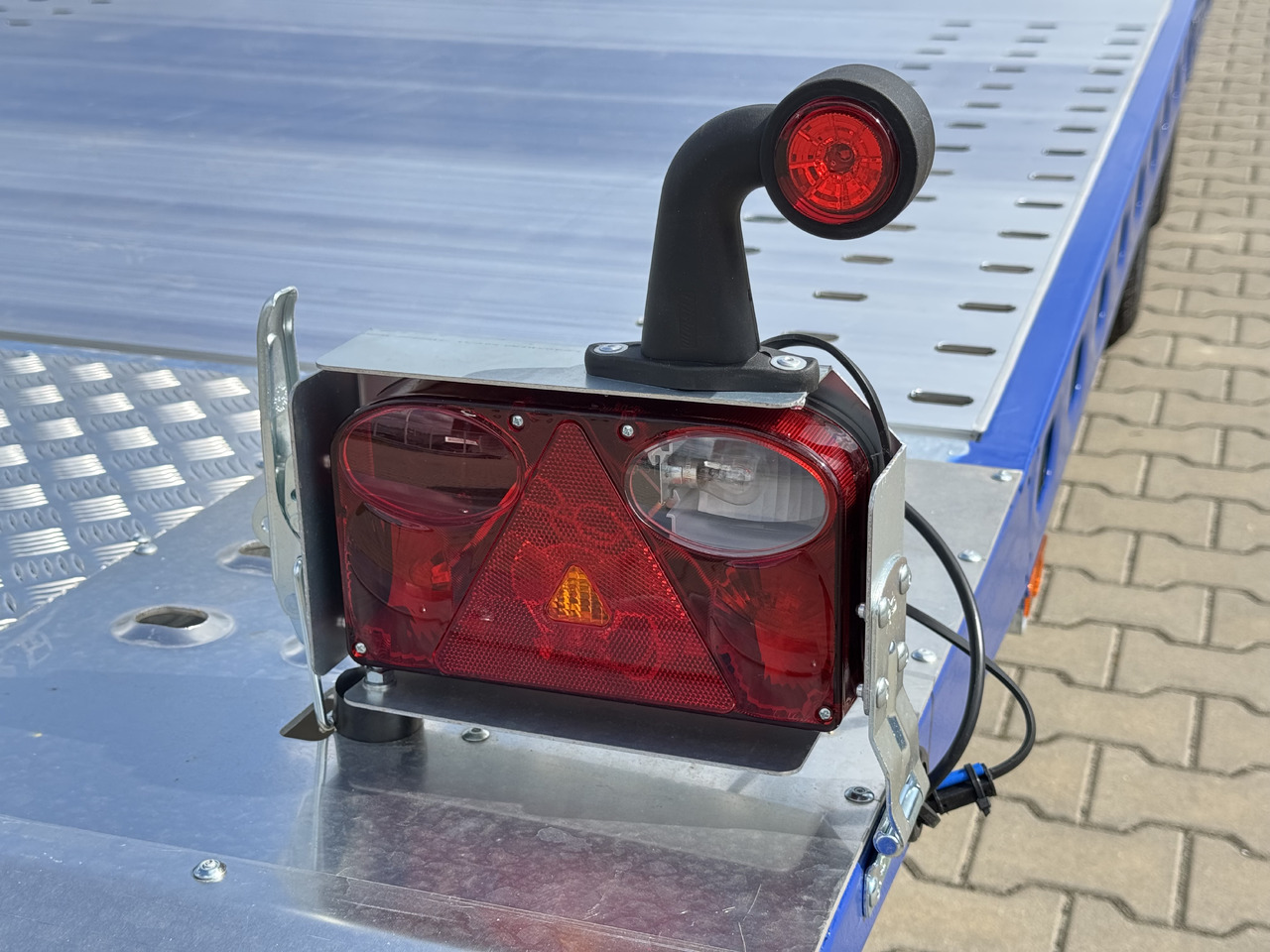 WIOLA L27G45P - Прицеп для легкового автомобиля: фото 4 WIOLA L27G45P - Прицеп для легкового автомобиля: фото 4