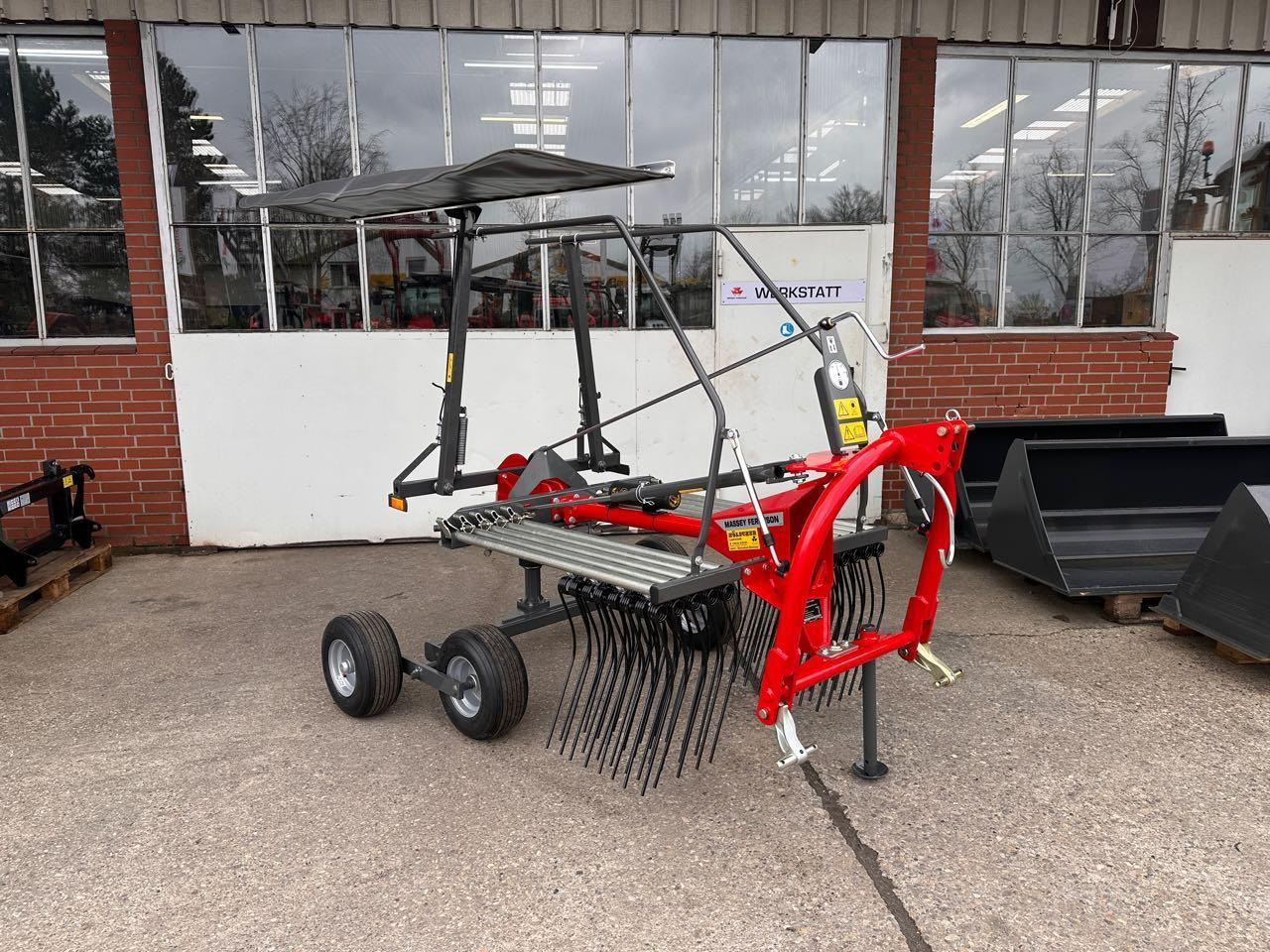 Massey Ferguson 381 DN - Сеноворошилка: фото 3 Massey Ferguson 381 DN - Сеноворошилка: фото 3