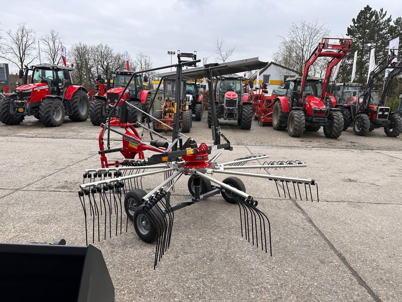 Massey Ferguson 381 DN - Сеноворошилка: фото 2 Massey Ferguson 381 DN - Сеноворошилка: фото 2