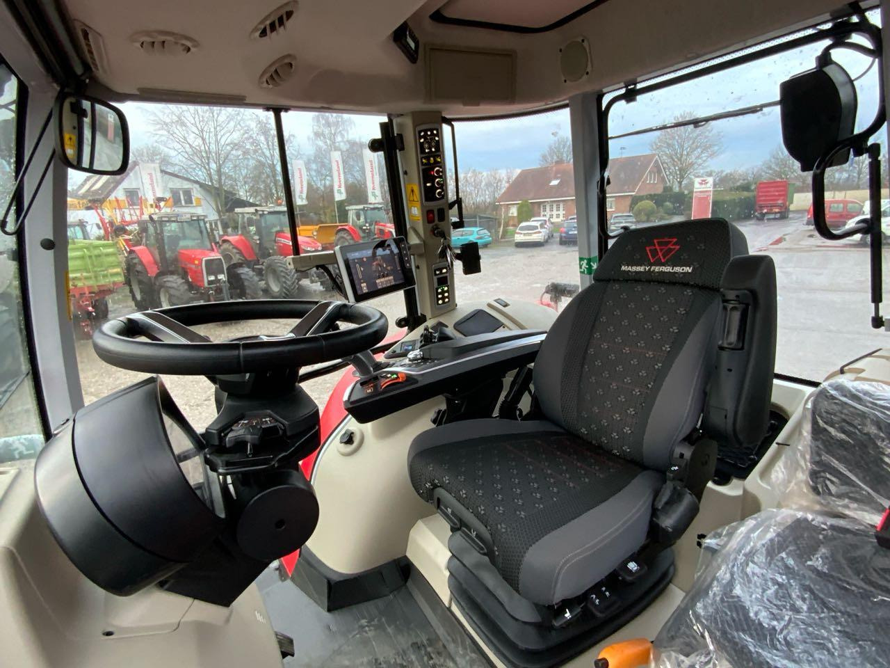 Massey Ferguson MF 7S.210 DVT - Трактор: фото 4 Massey Ferguson MF 7S.210 DVT - Трактор: фото 4