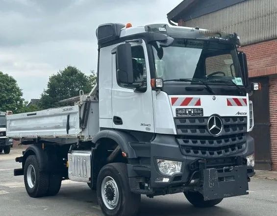 Mercedes-Benz Arocs 2040 4x4 – Meiller | Euro 6c | płyta czołowa do montażu pługu, osprzętu zimowego lub komunalnego | Automat | Resory stalowe (Blatt-Blatt) - Самосвал: фото 3 Mercedes-Benz Arocs 2040 4x4 – Meiller | Euro 6c | płyta czołowa do montażu pługu, osprzętu zimowego lub komunalnego | Automat | Resory stalowe (Blatt-Blatt) - Самосвал: фото 3