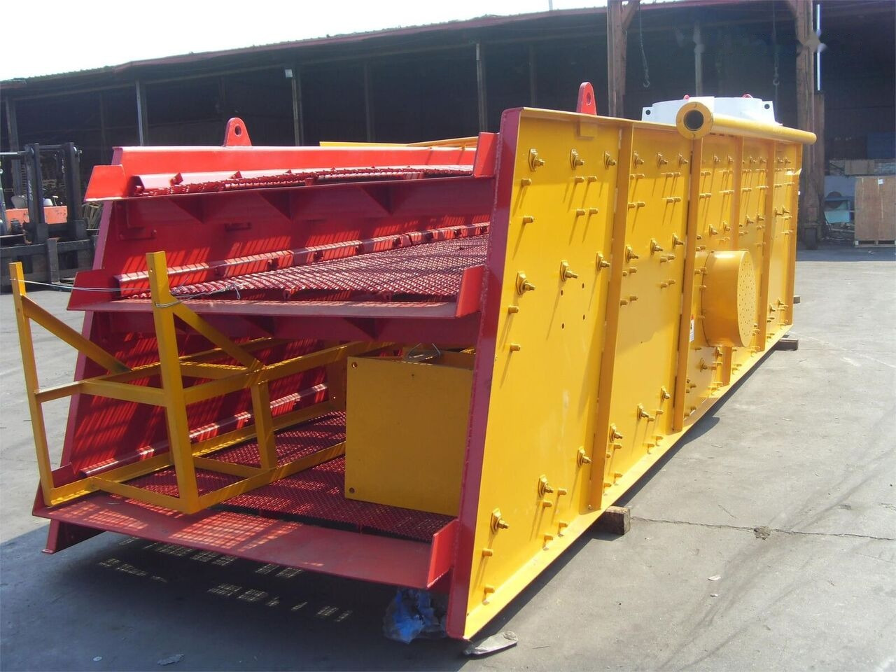 Kinglink Gold Ore Vibrating Screen 3YA1860 | 200TPH - Грохот: фото 1 Kinglink Gold Ore Vibrating Screen 3YA1860 | 200TPH - Грохот: фото 1