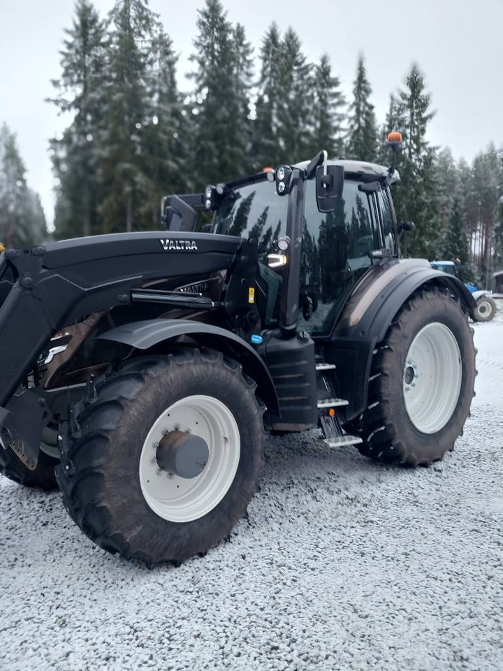 Valtra T 235 - Трактор: фото 1 Valtra T 235 - Трактор: фото 1