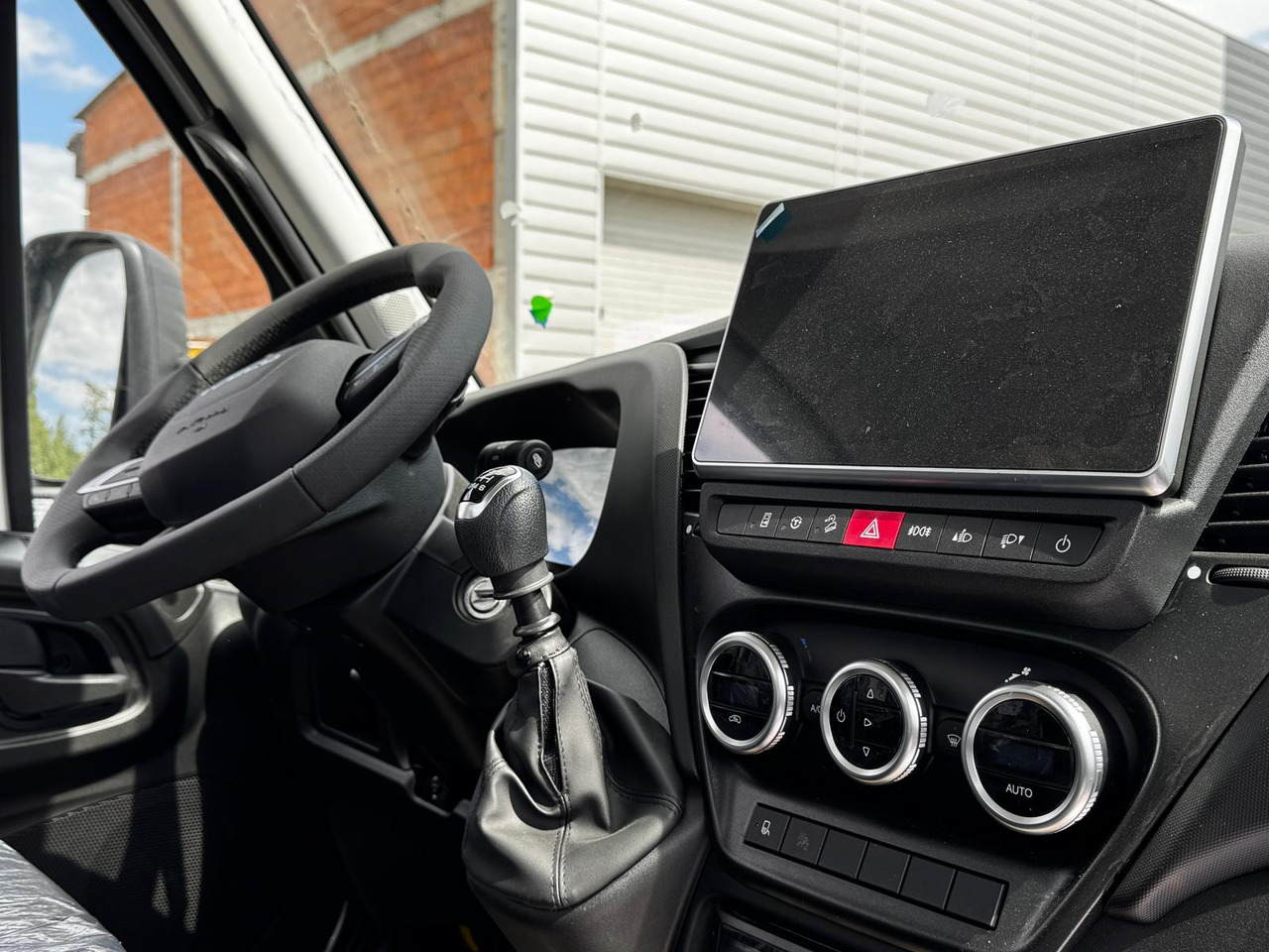 Iveco Daily 70C18 - Грузовик бортовой/ Платформа: фото 5 Iveco Daily 70C18 - Грузовик бортовой/ Платформа: фото 5