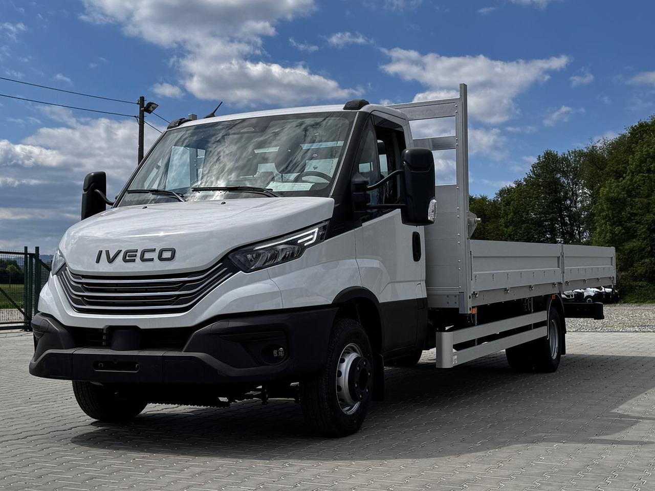 Iveco Daily 70C18 - Грузовик бортовой/ Платформа: фото 1 Iveco Daily 70C18 - Грузовик бортовой/ Платформа: фото 1