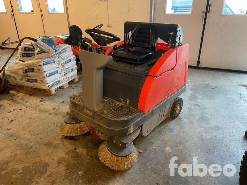 Промышленная подметальная машина Hako Sweepmaster B980 RH: фото 1