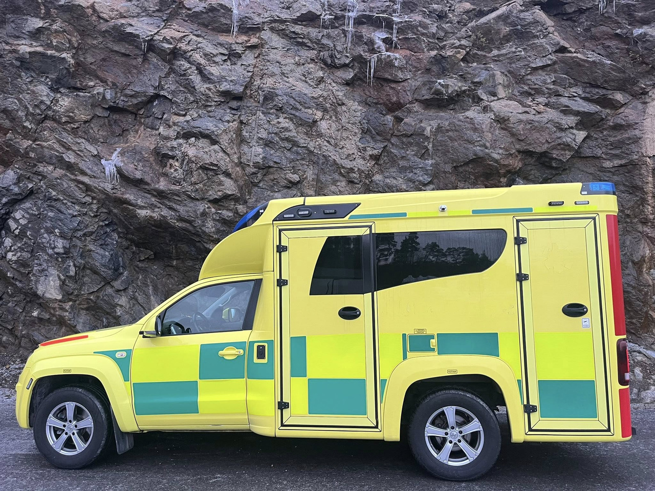 VOLKSWAGEN Amarok 4motion - AMBULANCE / ambulanse / ambulanssi - Машина скорой помощи: фото 5 VOLKSWAGEN Amarok 4motion - AMBULANCE / ambulanse / ambulanssi - Машина скорой помощи: фото 5