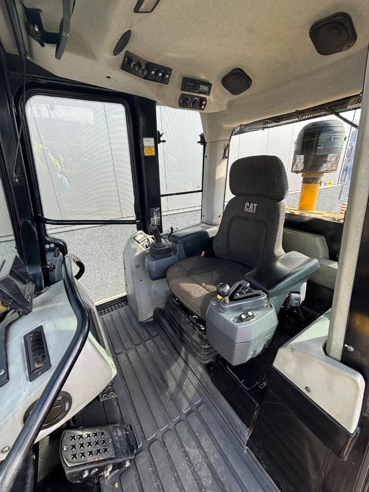 Гусеничный погрузчик CAT 953 D: фото 9 Гусеничный погрузчик CAT 953 D: фото 9