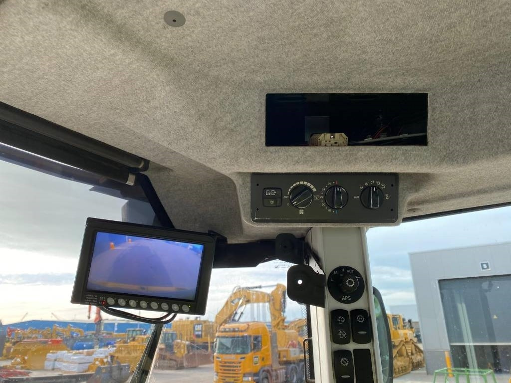 Колёсный погрузчик Volvo L 90 G: фото 15