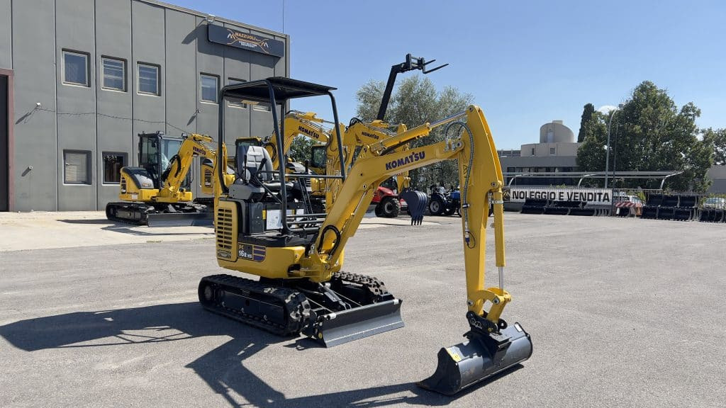 Komatsu PC16 R-3 HS - Мини-экскаватор: фото 1 Komatsu PC16 R-3 HS - Мини-экскаватор: фото 1