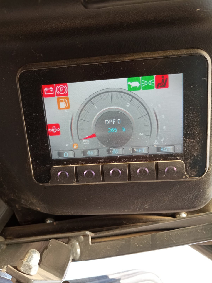 Messersi CTL45 - Гусеничный мини-погрузчик: фото 5 Messersi CTL45 - Гусеничный мини-погрузчик: фото 5