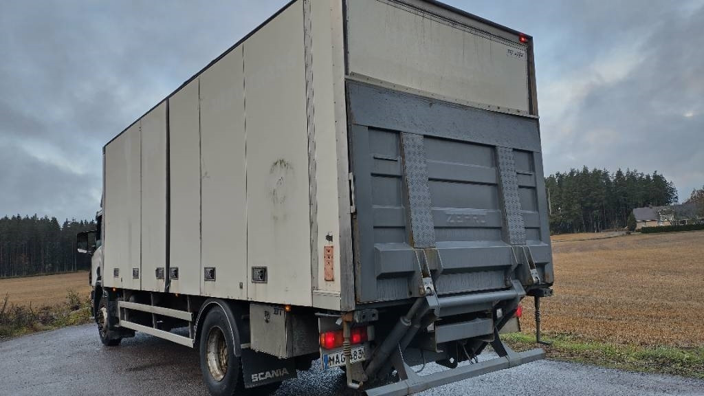 Грузовик с закрытым кузовом Scania P94 kokosivuaukeva kori+pl-nostin: фото 7 Грузовик с закрытым кузовом Scania P94 kokosivuaukeva kori+pl-nostin: фото 7