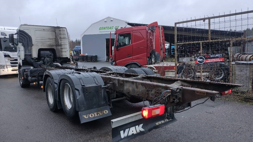 Volvo FH13 6x2 alusta, manuaalivaihteisto - Грузовик-шасси: фото 4 Volvo FH13 6x2 alusta, manuaalivaihteisto - Грузовик-шасси: фото 4