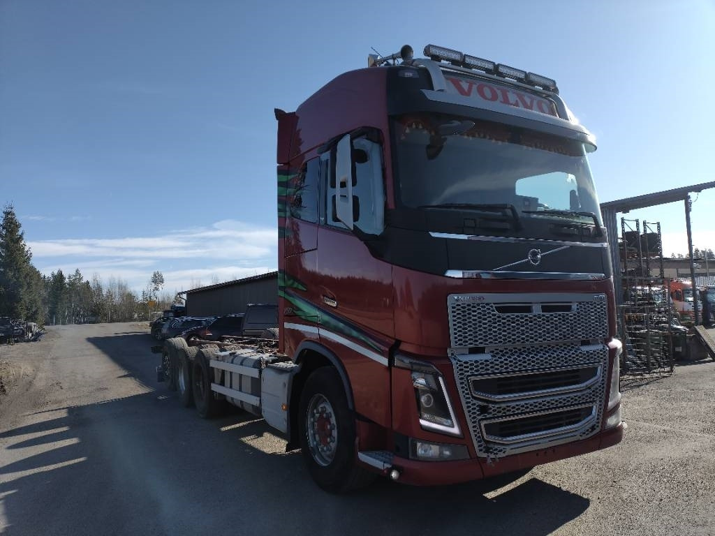 Volvo FH750 8x4 alusta - Грузовик-шасси: фото 2 Volvo FH750 8x4 alusta - Грузовик-шасси: фото 2