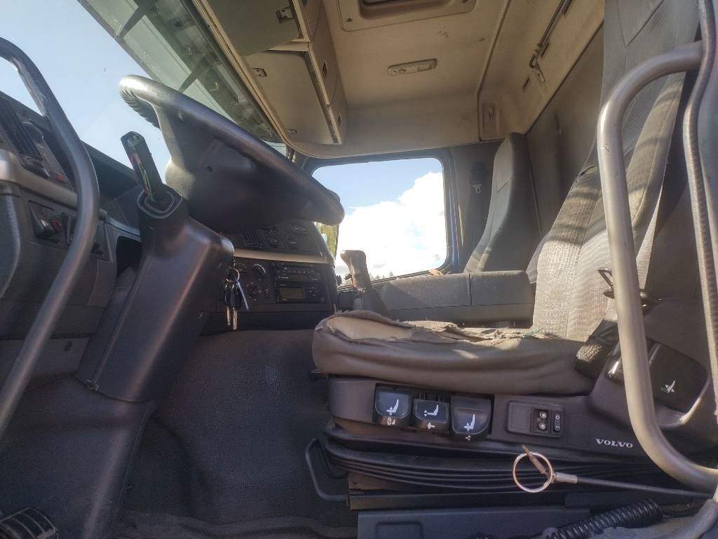 Грузовик с закрытым кузовом Volvo FM9 4x2 8,40m pitkä kylkiaukeava kori: фото 10