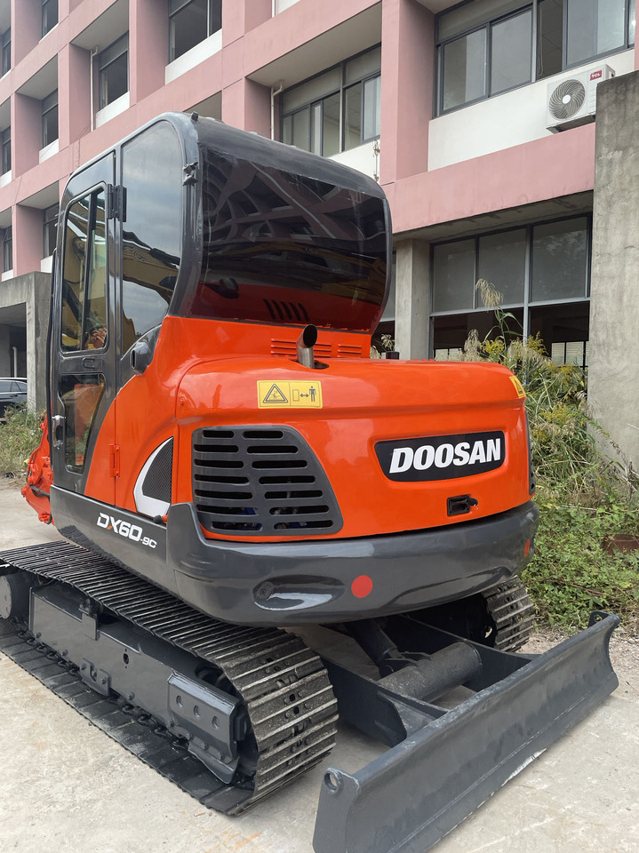 DOOSAN DX60-9C - Гусеничный экскаватор: фото 2 DOOSAN DX60-9C - Гусеничный экскаватор: фото 2