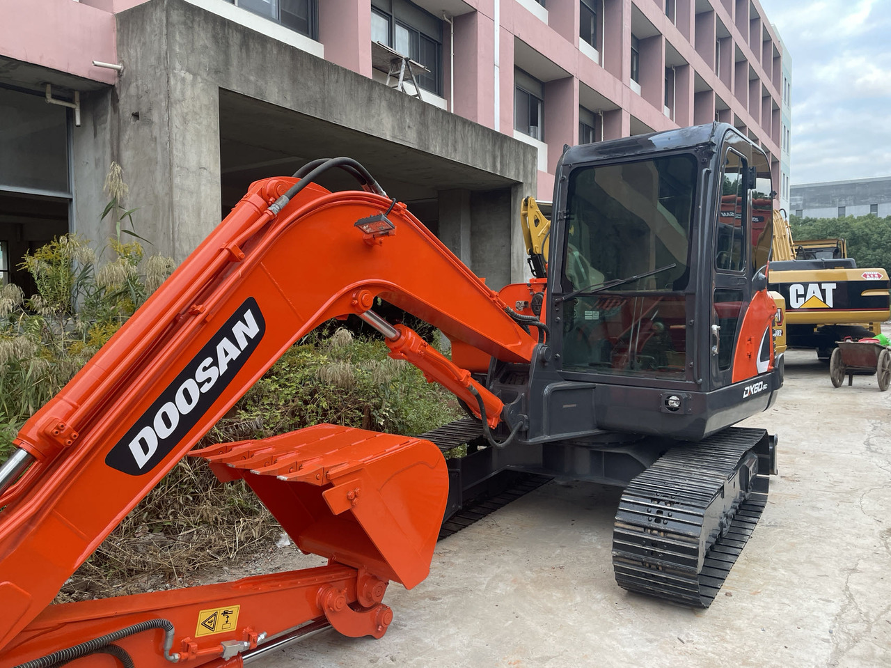 DOOSAN DX60-9C - Гусеничный экскаватор: фото 4 DOOSAN DX60-9C - Гусеничный экскаватор: фото 4