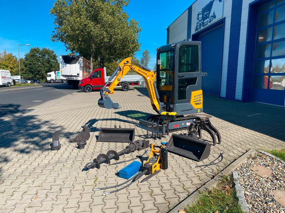 Minibagger BK1250KSR inkl. Zubehörpaket Groß *INKL.19% MWST*KUBOTA*SCHWENKARM*VERSTELLFAHRW*SOFORT!* - Мини-экскаватор: фото 1 Minibagger BK1250KSR inkl. Zubehörpaket Groß *INKL.19% MWST*KUBOTA*SCHWENKARM*VERSTELLFAHRW*SOFORT!* - Мини-экскаватор: фото 1