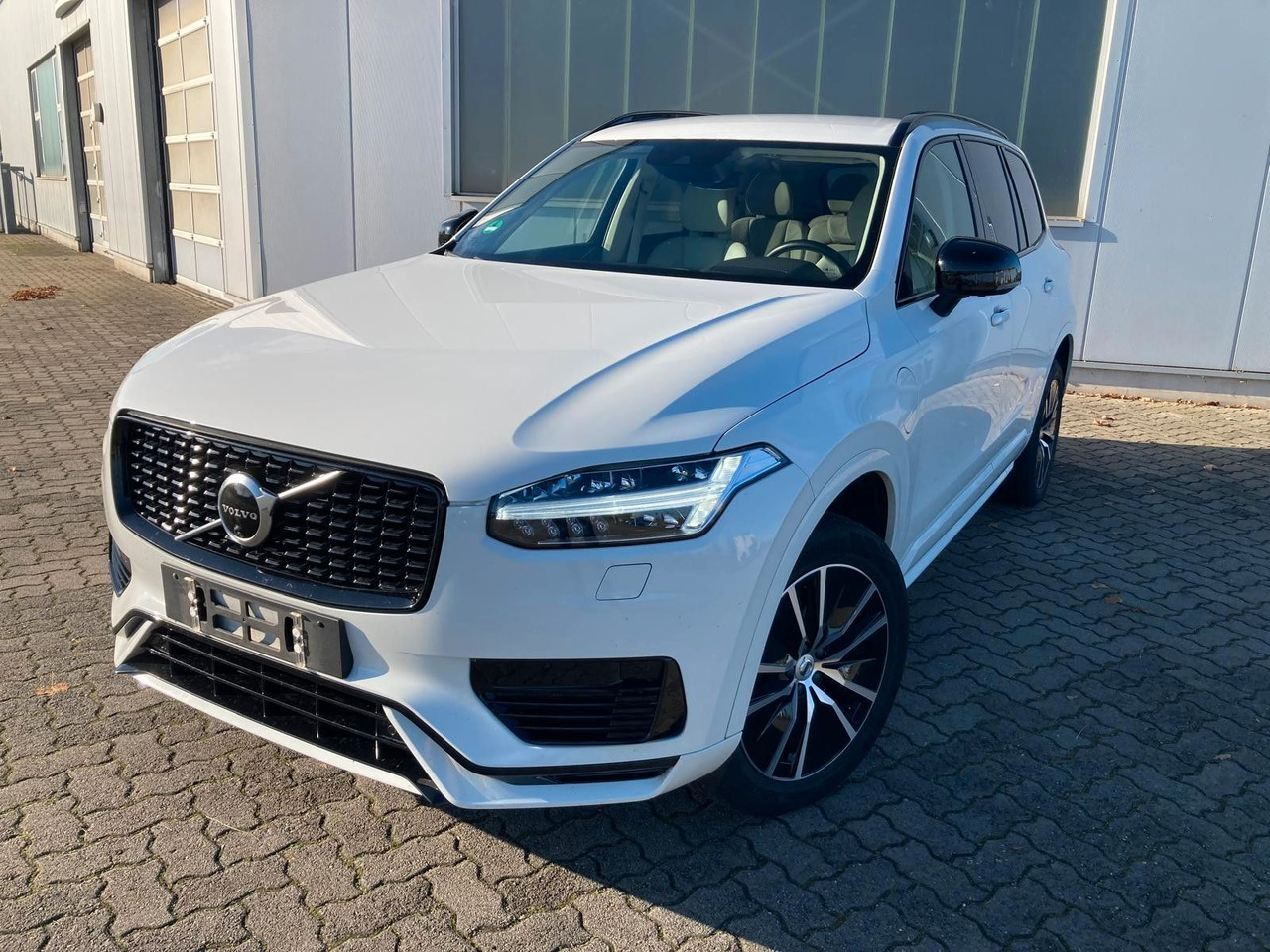 Volvo XC 90 T8 R-Des. Exp. Rech. Pl.-In Hybr. AWD 7-S. - Внедорожник: фото 1 Volvo XC 90 T8 R-Des. Exp. Rech. Pl.-In Hybr. AWD 7-S. - Внедорожник: фото 1