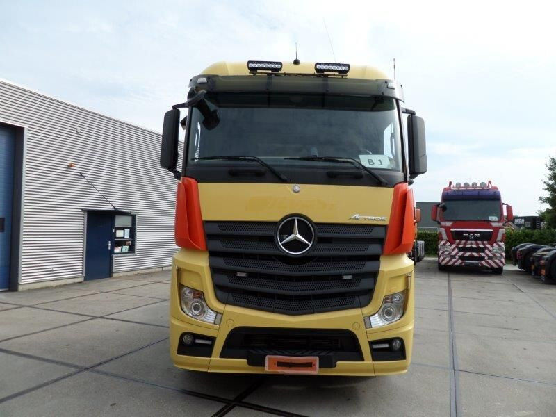 Mercedes-Benz Actros 3351 6x4 - Тягач: фото 2 Mercedes-Benz Actros 3351 6x4 - Тягач: фото 2