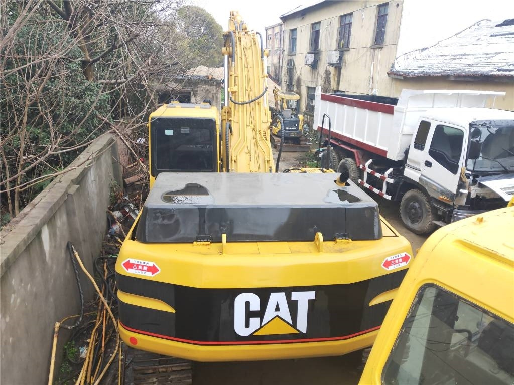 CAT 330BL - Гусеничный экскаватор: фото 4 CAT 330BL - Гусеничный экскаватор: фото 4