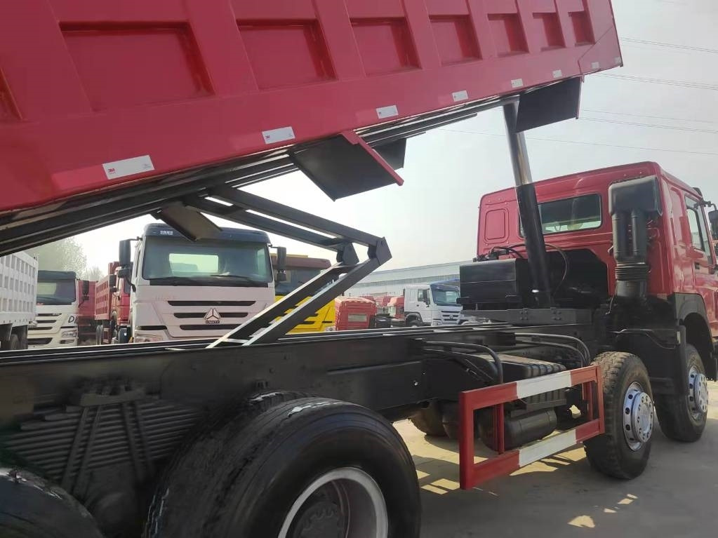 Самосвал Howo 371 8x4: фото 11