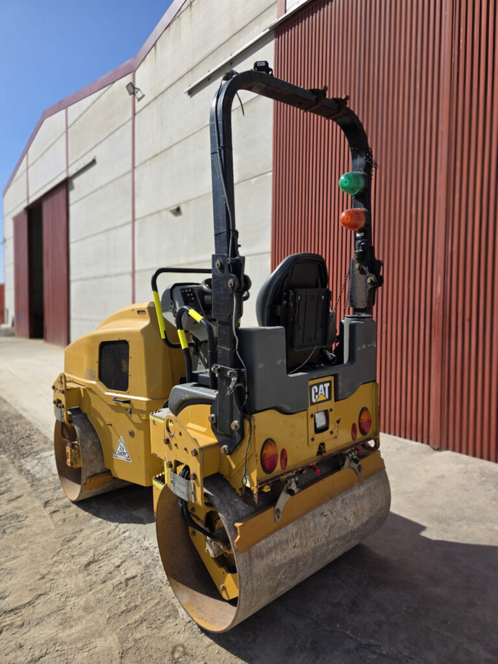 CAT CB24B - Каток: фото 3 CAT CB24B - Каток: фото 3