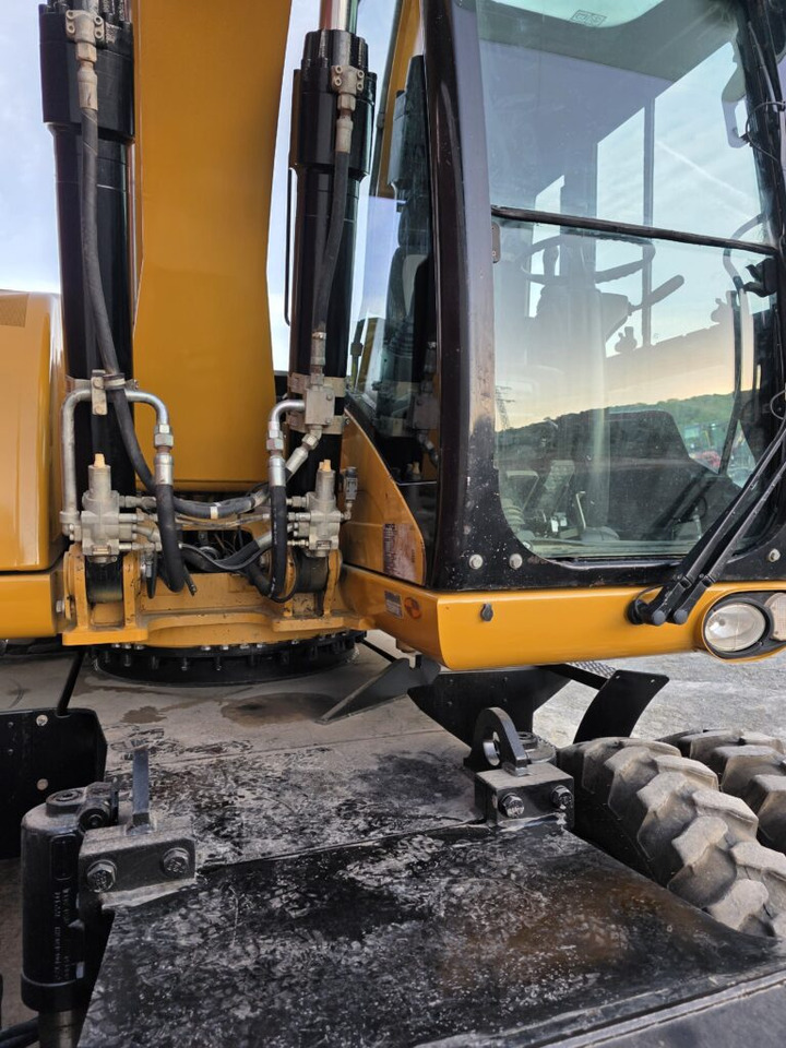 CAT M318D - Колёсный экскаватор: фото 4 CAT M318D - Колёсный экскаватор: фото 4