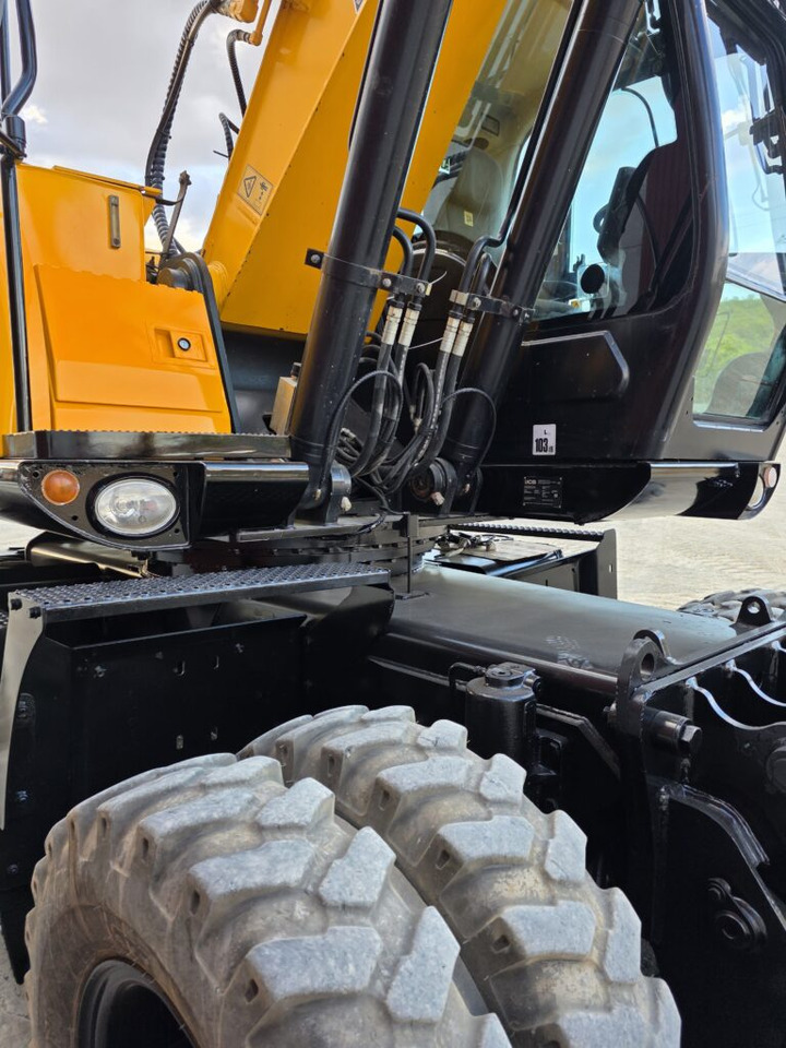 JCB JS200WT4 - Колёсный экскаватор: фото 5 JCB JS200WT4 - Колёсный экскаватор: фото 5