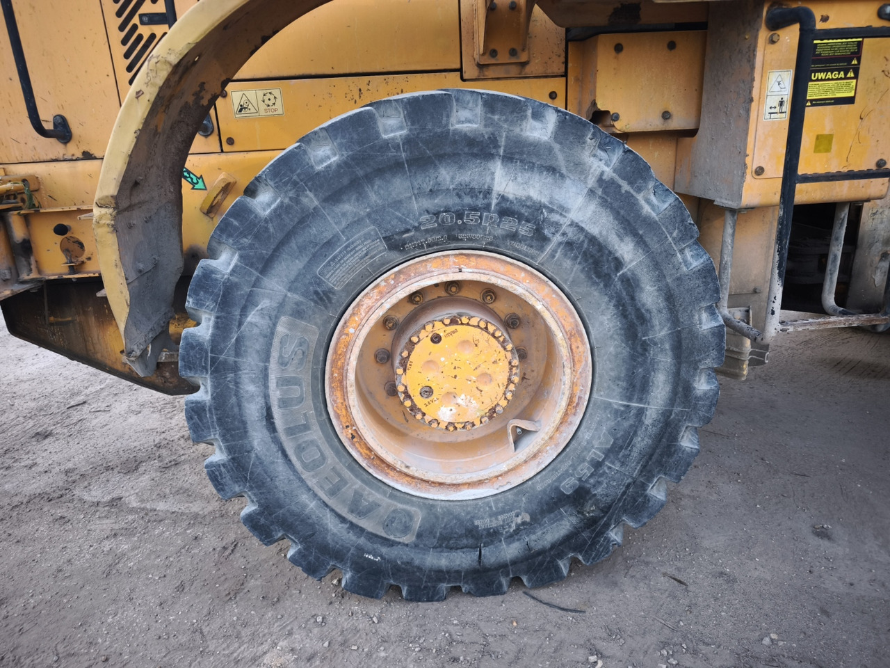 HYUNDAI 757-7 - Колёсный погрузчик: фото 3 HYUNDAI 757-7 - Колёсный погрузчик: фото 3