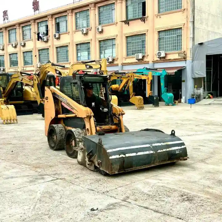 Factory Price case 420 Mini Skid Steer Loader Free After Sale 420 430 440 Mini Skid Steer Loader with Brand Engine - Мини-погрузчик с бортовым поворотом: фото 4 Factory Price case 420 Mini Skid Steer Loader Free After Sale 420 430 440 Mini Skid Steer Loader with Brand Engine - Мини-погрузчик с бортовым поворотом: фото 4