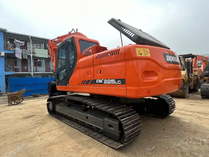 Good Price Tracked Excavator Doosan Dx225 Dx150 Korea Construction Machinery In Shanghai - Гусеничный экскаватор: фото 3 Good Price Tracked Excavator Doosan Dx225 Dx150 Korea Construction Machinery In Shanghai - Гусеничный экскаватор: фото 3