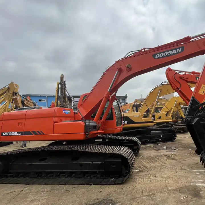 Good Price Tracked Excavator Doosan Dx225 Dx150 Korea Construction Machinery In Shanghai - Гусеничный экскаватор: фото 1 Good Price Tracked Excavator Doosan Dx225 Dx150 Korea Construction Machinery In Shanghai - Гусеничный экскаватор: фото 1