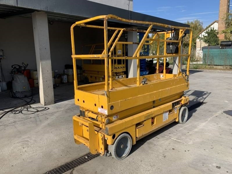 Haulotte Compact 8 - 8m, electric - Ножничный подъемник: фото 2 Haulotte Compact 8 - 8m, electric - Ножничный подъемник: фото 2